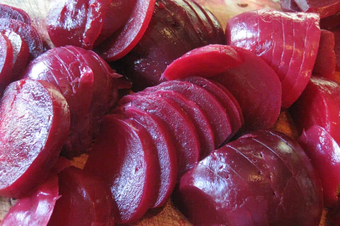 ¿Pueden los pollos comer remolachas crudas?