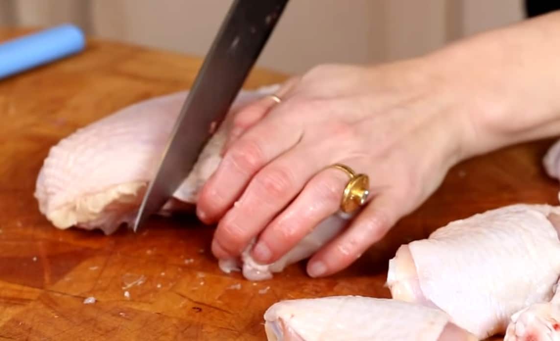 como cortar un pollo