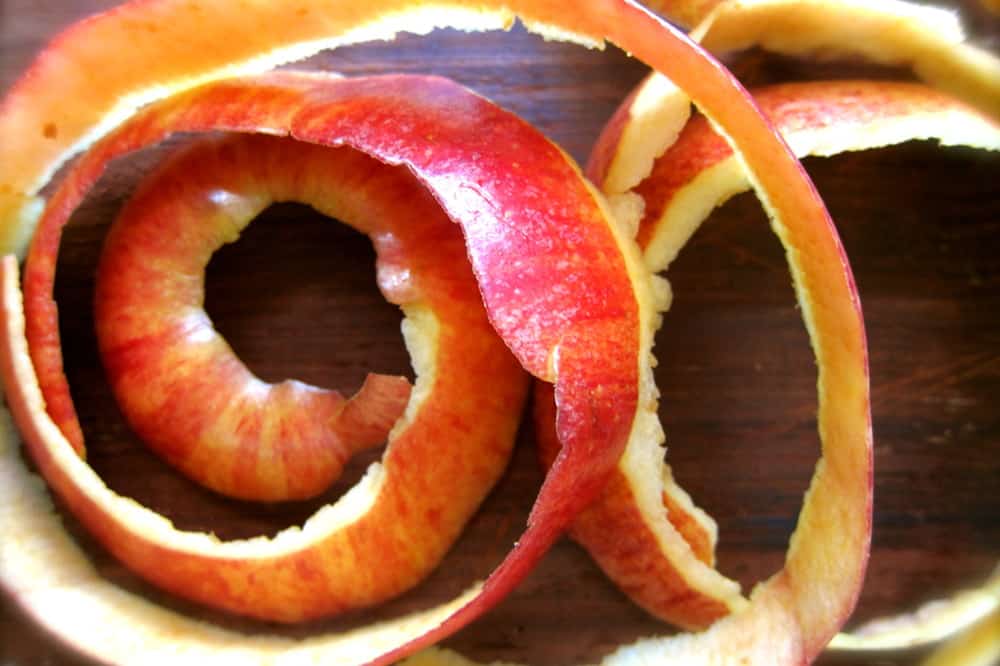 ¿Pueden los pollos comer cáscaras de manzana?