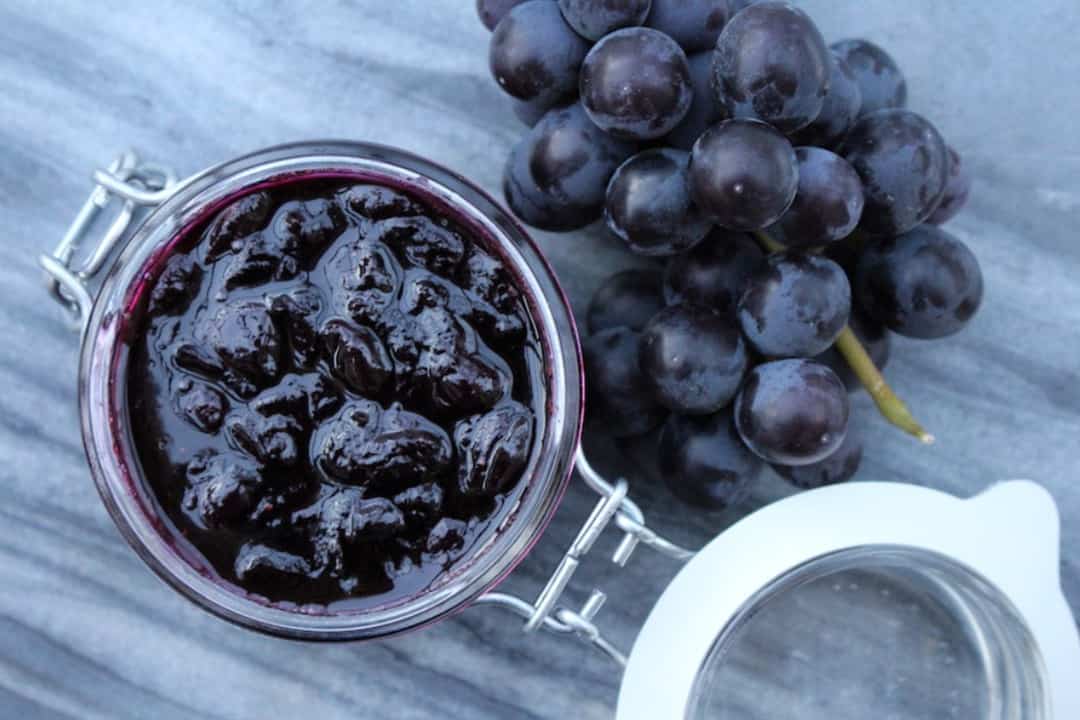 pollos uvas